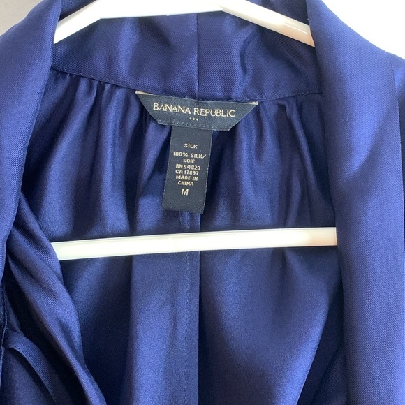 Banana Republic 100% silk Navy Blouse size M - Picture 8 of 8